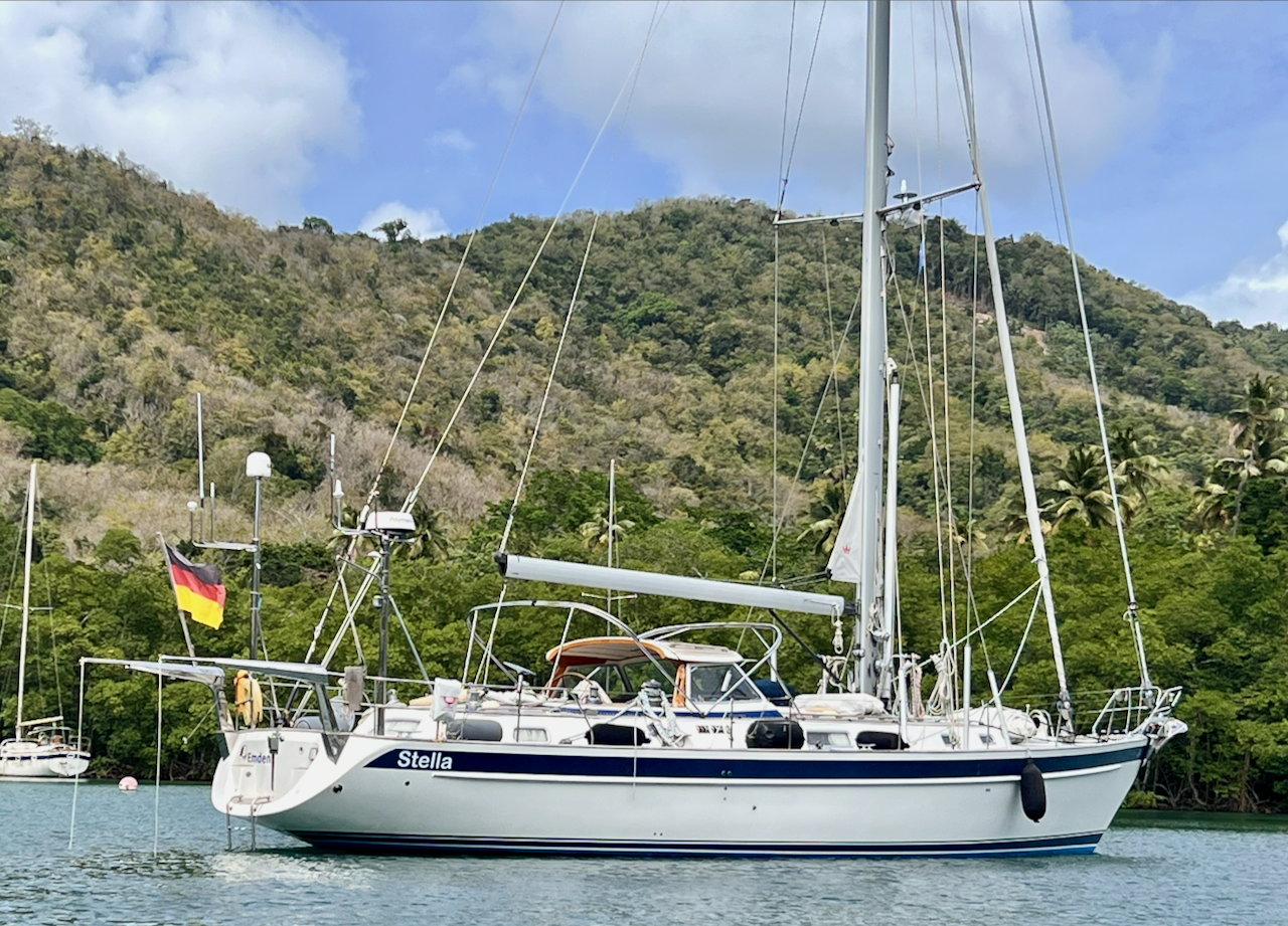 Yacht vor Anker